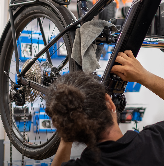 Maintenance vélo sur site en entreprise — vélo électrique